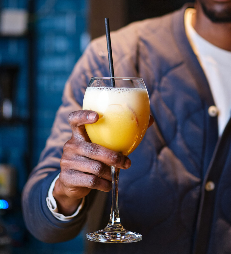 cocktail servi au restaurant Binchotan à Paris